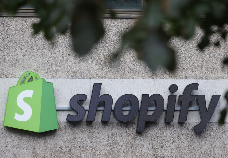 Premarket Stock Insights: Peloton, Tapestry, Shopify & AppLovin in Focus