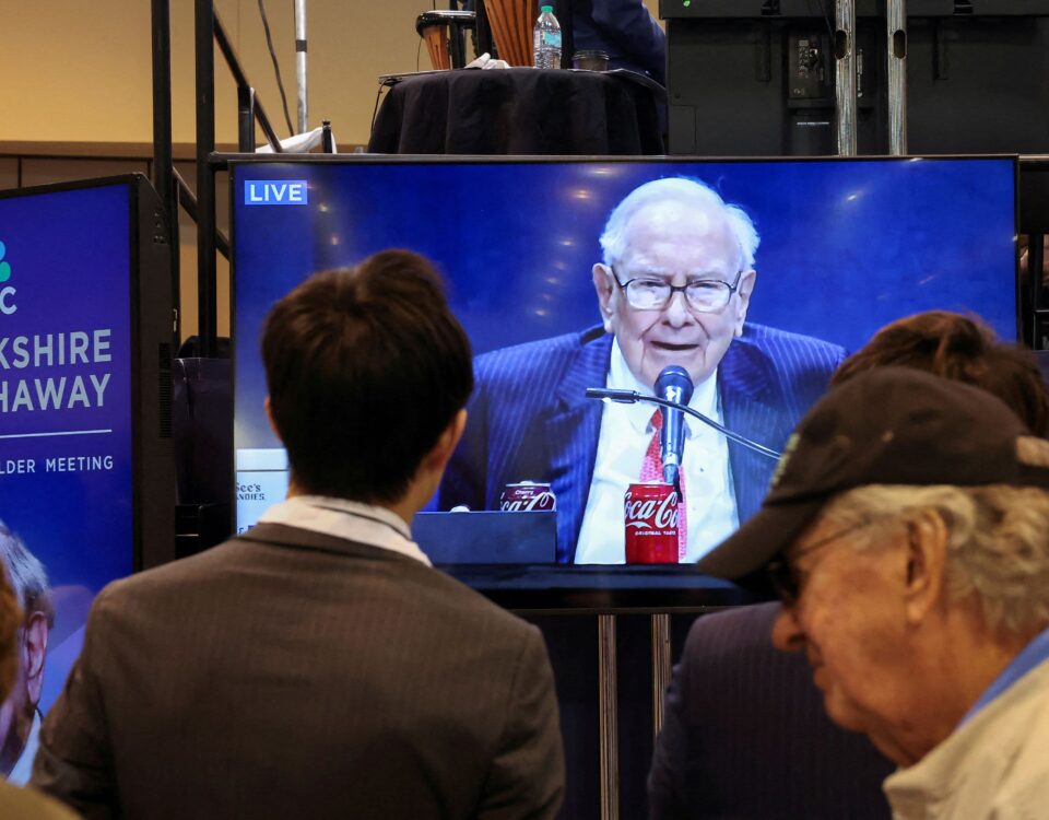Berkshire Hathaway Shares Plummet After Buffett's Departure: What Lies Ahead?